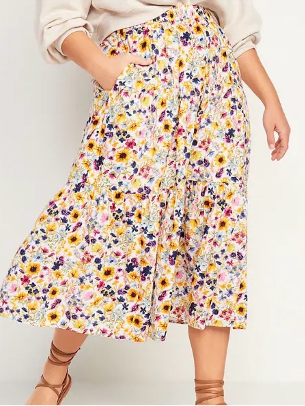 Old Navy Tiered Floral Print Maxi Skirt W/Pockets. Size 4X - Picture 3 of 9